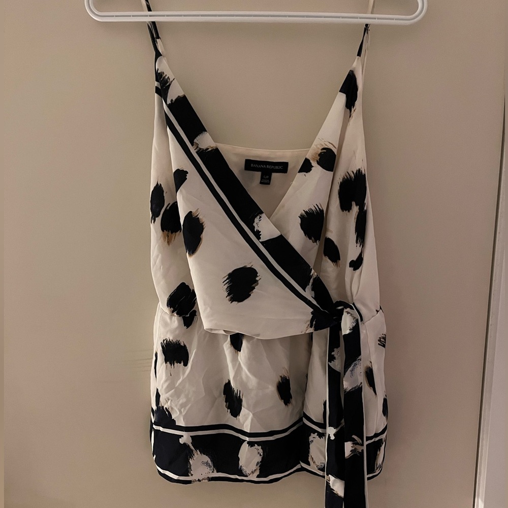 Banana republic side tie/spaghetti strap top with blot print size S